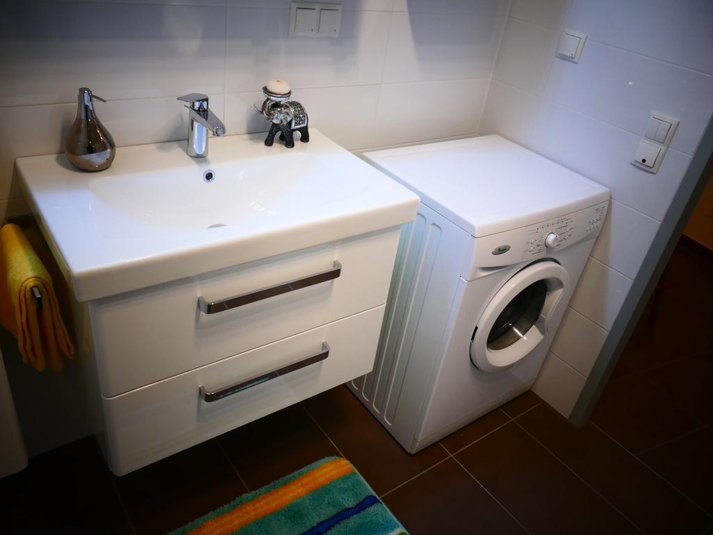 Chads City Apartment Mit Tiefgarage Free Parking Graz Kültér fotó